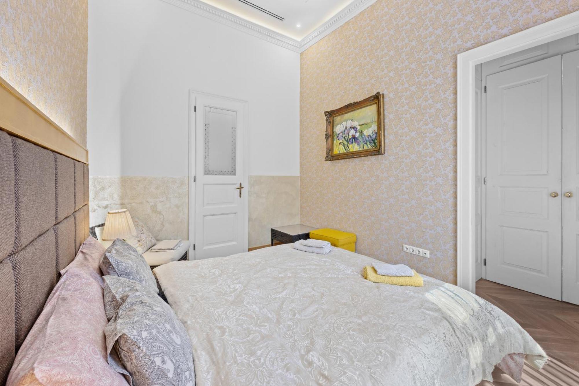 Count Zrinyi Basilica Luxurious Residence Budapest Bagian luar foto